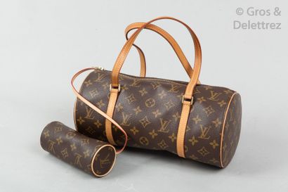 LOUIS VUITTON Sac " Papillon " 31cm en toile monogram et cuir naturel, fermeture...