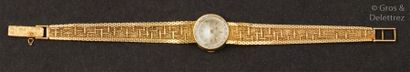 JAEGER LECOULTRE Bracelet-montre de dame en or jaune, le cadran doré, mouvement mécanique,...