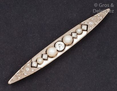 null Broche barrette en or jaune 14K ornée d’un diamant taillé en brillant calibrant...