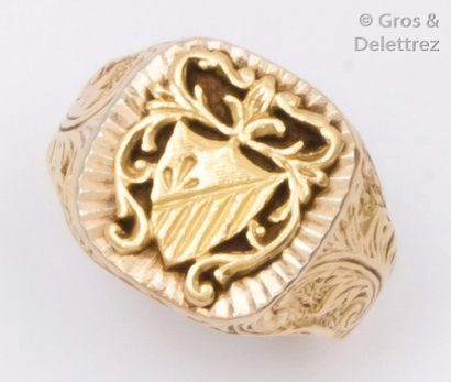 null Bague chevalière en or jaune gravée d’armoiries. Tour de doigt?: 57. P. 9,8...