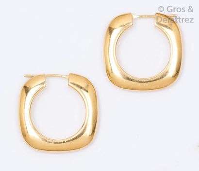 TIFFANY & CO Paire d’anneaux d’oreilles en or jaune. Signés Tiffany & Co. P. 15,...