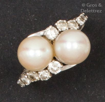 null Bague «?Toi et Moi?» en or gris ornée de deux perles de culture blanches bordées...