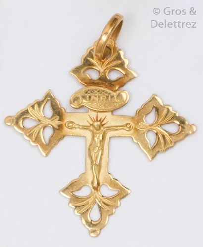 null Pendentif «?Croix de Savoie?» en or jaune ciselé. P. 5,3g.