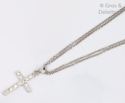 null Double chaine et pendentif «?Croix?» en or gris serti de diamants taillés en...