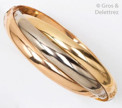 null «Trinity» - Bracelet trois anneaux en or de trois couleurs. Signé Cartier. Grand...