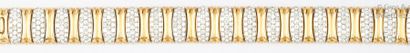 null Bracelet souple en or jaune godronné orné de pavages de diamants taillés en...