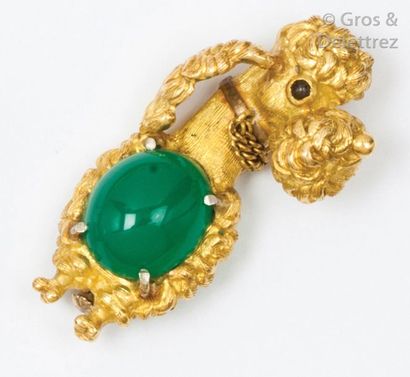 null Broche «?Caniche?» en or jaune ciselé ornée d’une chrysoprase cabochon. P. 12...