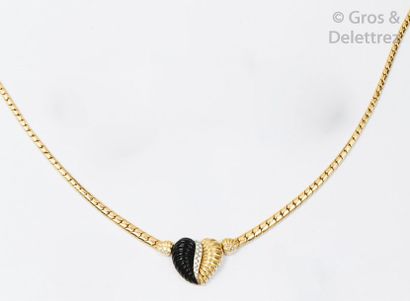 null Collier en or jaune orné d’un motif central «?Cœur?» serti de diamants taillés...