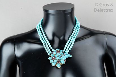 Stanley HAGLER N.Y.C circa 1960	

Ras-de-cou trois rangs de perles de verre turquoise...