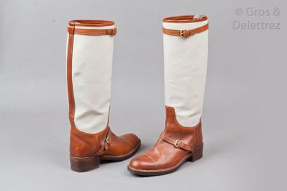 LOUIS VUITTON Paire de bottes cavalières Homme en toile beige et veau naturel, coup...