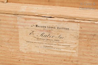 LOUIS VUITTON Succursale Emile Rabec circa 1880	

Rare «?malle cabine?» en toile...