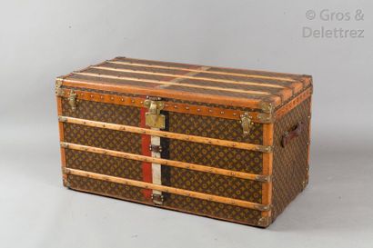 LOUIS VUITTON Rue Scibe n°186036, Serrure n°032355 circa 1910	

Malle courrier en...