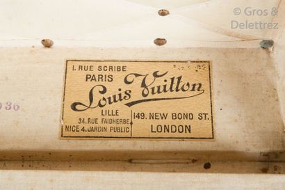 LOUIS VUITTON Rue Scibe n°186036, Serrure n°032355 circa 1910	

Malle courrier en...