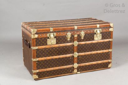 LOUIS VUITTON Rue Scribe Serrure n°032341 circa 1920	

Magnifique malle à portes...