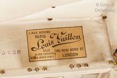 LOUIS VUITTON Rue Scribe n°105628, Serrure n°03637 circa 1920	 
Malle pour dame en...