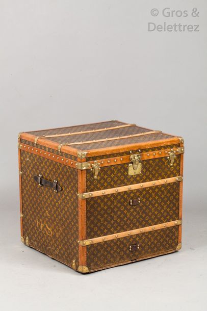 LOUIS VUITTON Rue Scribe n°189876, Serrure n°033943 circa 1930	

Malle à chapeaux...