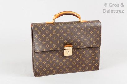 LOUIS VUITTON Cartable «?Robusto?» 39cm en toile Monogram et cuir naturel à deux...