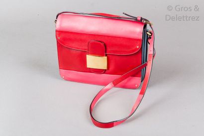 VALENTINO Sac 25cm en veau tricolore rose, rouge, bleu glacier, à trois soufflets,...