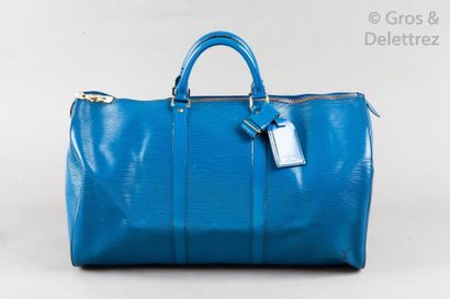 LOUIS VUITTON Sac «?Keepall?» 50cm en cuir épi bleu de Tolède, fermeture éclair à...