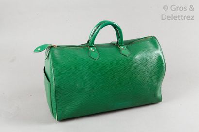 LOUIS VUITTON Sac «?Speedy?» 40cm en cuir épi vert Bornéo à surpiqûres noires, fermeture...