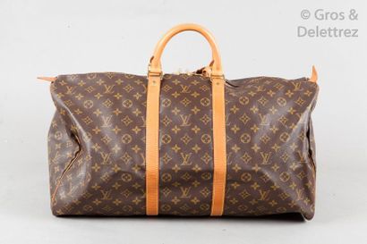 LOUIS VUITTON Sac «?Keepall?» 55cm en toile Monogram et cuir naturel, fermeture éclair...