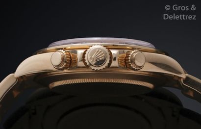 ROLEX DAYTONA ref 16528 «Six inversé» n°X661XXX vers 1993 Beau chronographe bracelet...