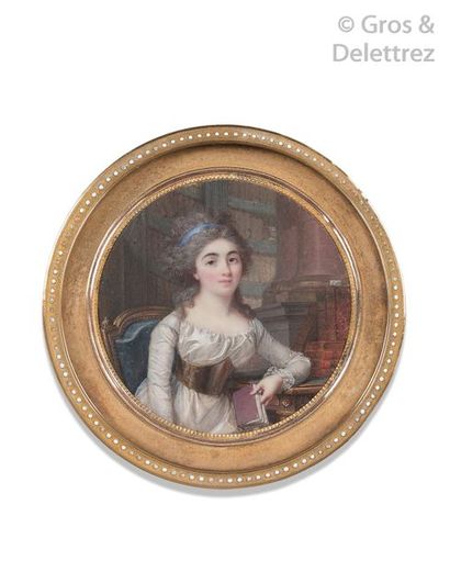 Augustin DUBOURG (1758-vers 1800) Jeune femme assise tenant un livre dans une bibliothèque.	

Miniature...