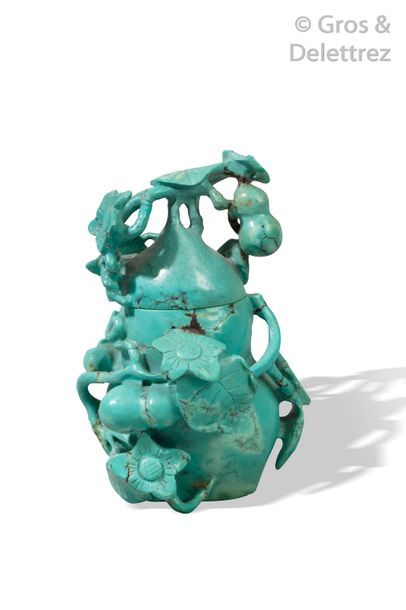 null Chine, vers 1950 Vase couvert en forme de coloquinte en turquoise. H. 8,5 cm...