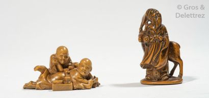 null Japon, période Meiji, fin XIXe siècle Deux netsuke en bois, l’un représentant...