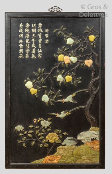 null Chine, fin XIXe - début XXe siècle Deux grands panneaux en bois laqué, à décor...