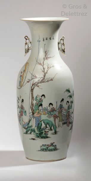 Chine, vers 1920 Vase de forme balustre en...