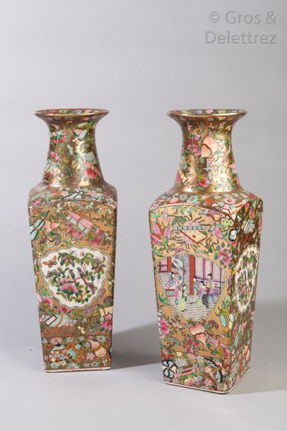 Chine, début XXe siècle Paire de vases quadrangulaires...