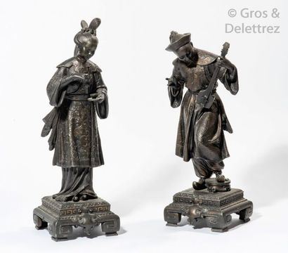 null Travail français, début XXe siècle Deux statuettes en régule de patine brune,...