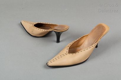 null HERMES Paris made in Italy

Paire de mules à bouts pointus en veau beige à surpiqûres...