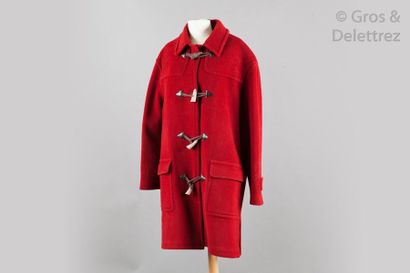 null HERMES Paris 

*Duffle coat en drap de laine bordeaux, petit col, simple boutonnage...