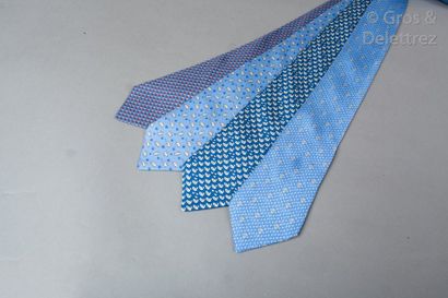 null HERMES Paris made in France

*Lot de quatre cravates en twill de soie imprimée...