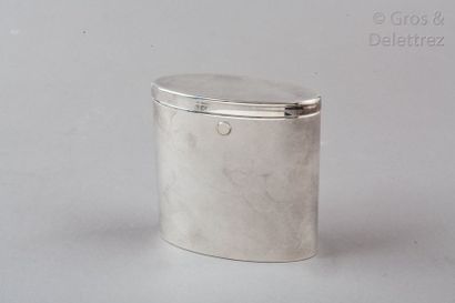 null HERMES Paris

*Boîte ovale en métal argenté ornée d'un motif clou de selle,...