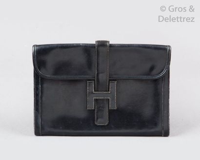 null HERMES Paris made in France

*Pochette "Jige" 29cm en box noir à surpiqûres...