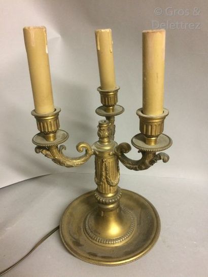 null candélabre à trois bras de lumières en bronze style Louis XVI

