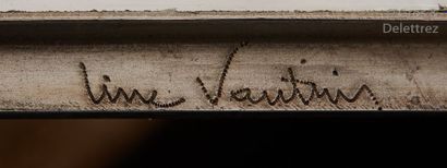 LINE VAUTRIN (1913-1997) Poudrier en métal argenté à décor végétal sur le couvercle...