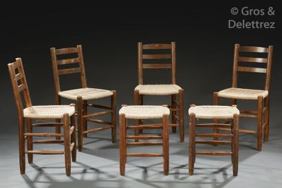 Charlotte PERRIAND (1903-1999) Suite de quatre chaises et de deux tabourets modèle...