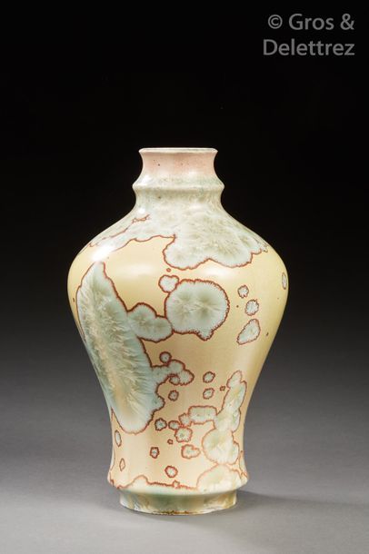 Manufacture nationale de SÈVRES Vase ovoïde en porcelaine émaillée à décor de cristallisations...
