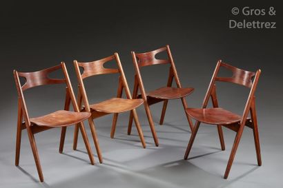 HANS J.WEGNER (1914-2007) Suite de quatre chaises modèle «?CH?: 29 Sawbuck Chair?»...