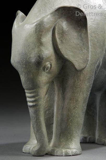Florence Jacquesson (XXe) «?Elephanteau?».	

Sculpture en bronze à patine grise.	

Signée...