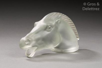 René LALIQUE (1880-1945) Bouchon de radiateur modèle «?Epsom?» en verre moulé-pressé.	

Signé...