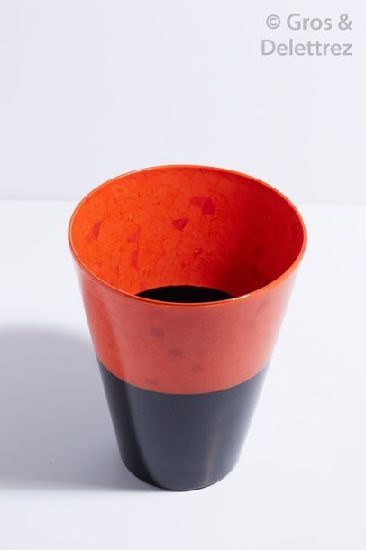 CARLO SCARPA (1906-1978) « Laccato nero e rosso » 	

Rarissime vase bicolore de la...