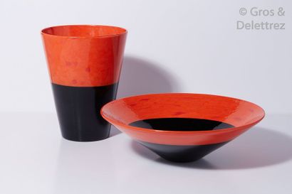 CARLO SCARPA (1906-1978) « Laccato nero e rosso » 	

Rarissime vase bicolore de la...