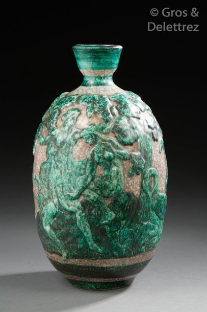 Jean MAYODON (1893-1967) Vase ovoïde en céramique émaillée verte et grise craquelée...