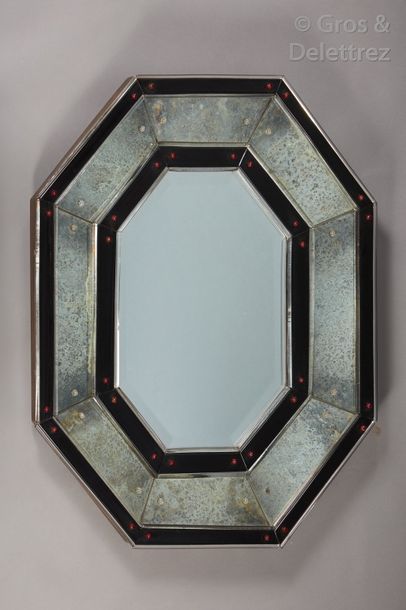 Travail vénitien 1940 Miroir à encadrement de forme octogonale en bois teinté entièrement...