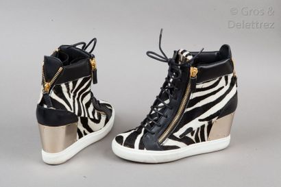Giuseppe ZANOTTI Collection Automne/Hiver 2013-2014 Paire de sneakers lacées, zippées...